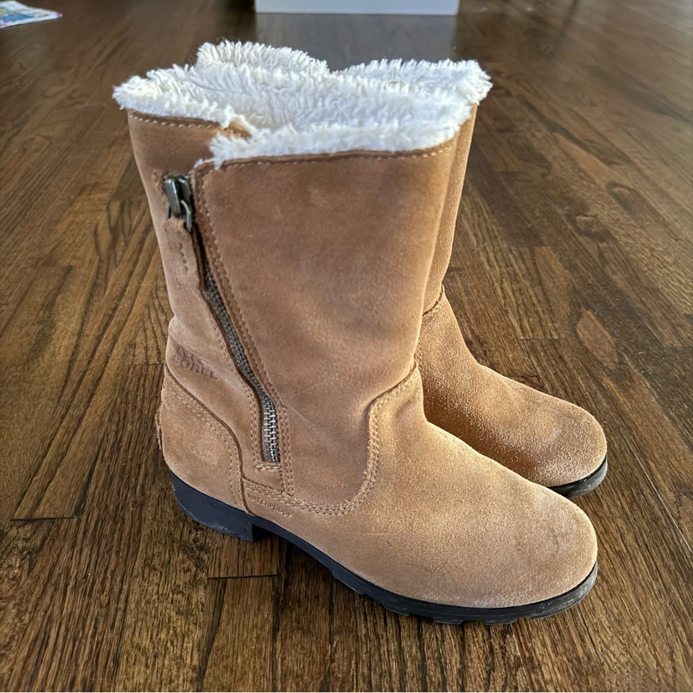 Sorel Tan Suede Boots with Faux Fur Lining - Size Youth 4